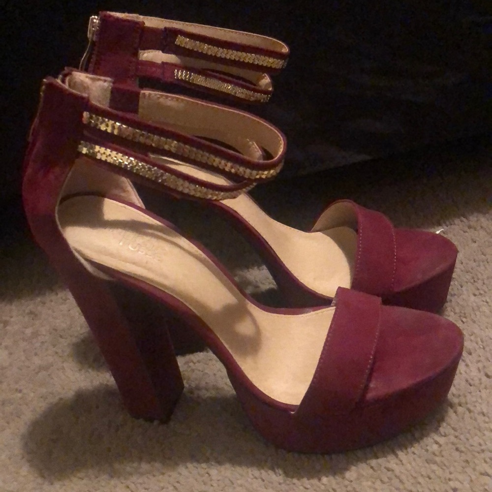 High blocked heels. Very comfortable.